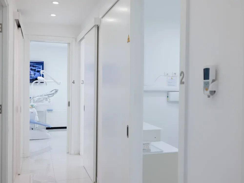 Dentista a Bagnolo Mella 4 Corridoio con le sale operative dello studio Vident di Bagnolo Mella